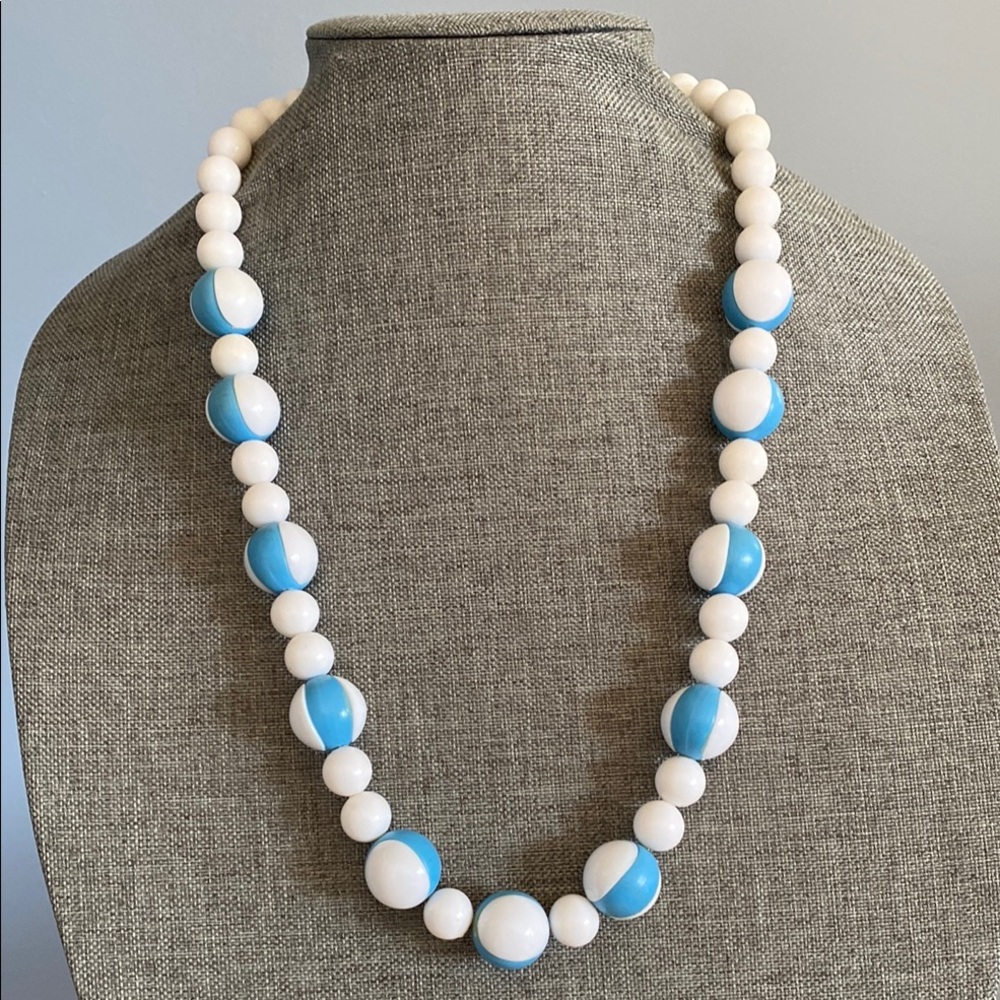 Retro Blue and White Beaded Necklace